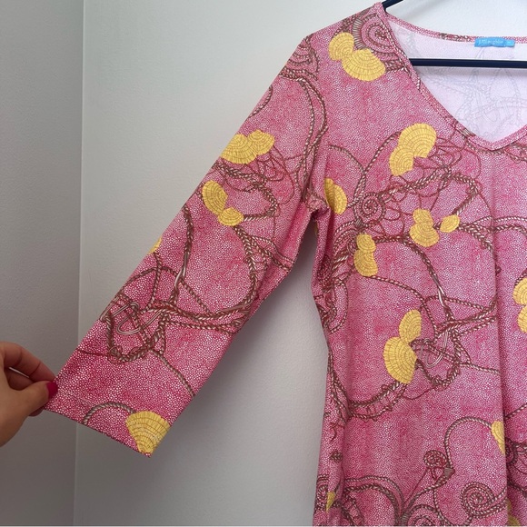 J. McLaughlin Catalina Cloth Red Rope & Shells Stretch V Neck Shirt Size Medium - Picture 2 of 5